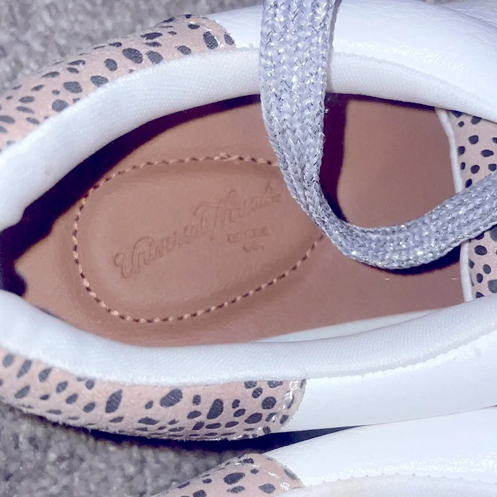 New leopard print Universal thread color-block tennis shoes size 6.5